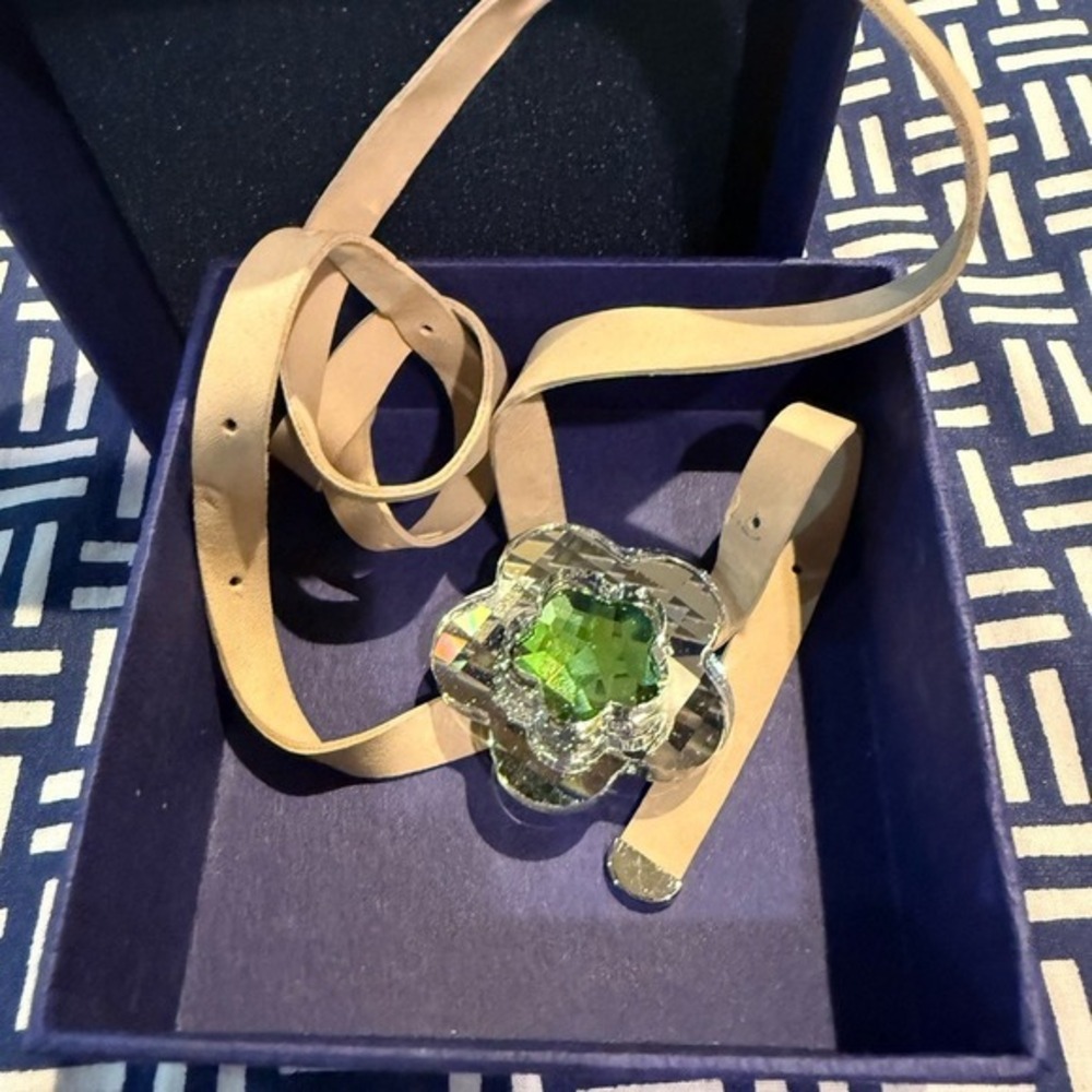 Rare‎ Swarovski 2002 Peridot Crystal Flower Pendant Choker Necklace w/ Box